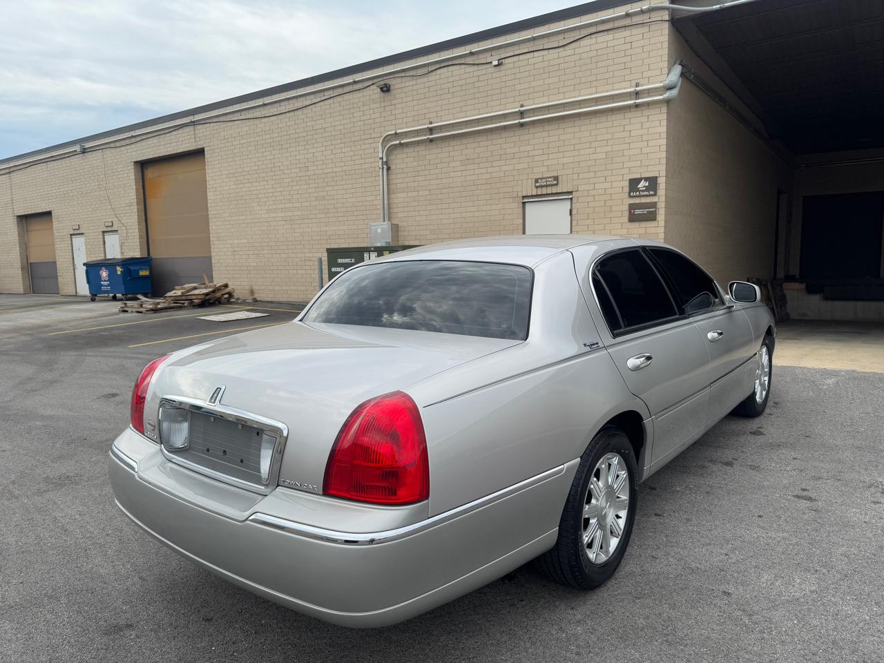 Lincoln Town Car 4dr Sdn Signature Limited 2011