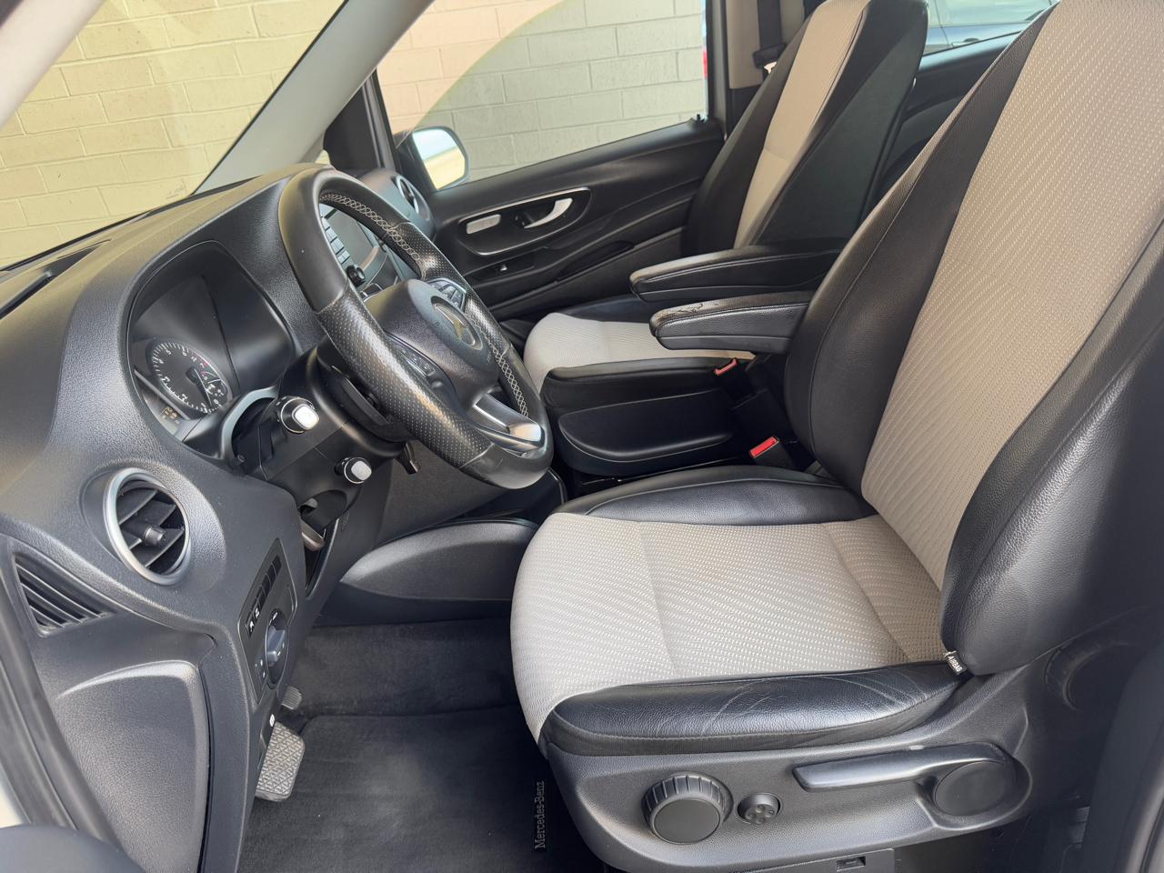 Mercedes-Benz Metris Passenger Van  2016