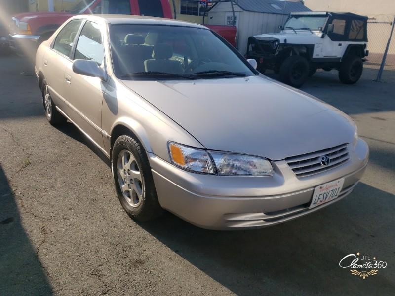 Toyota Camry LE V6 1999