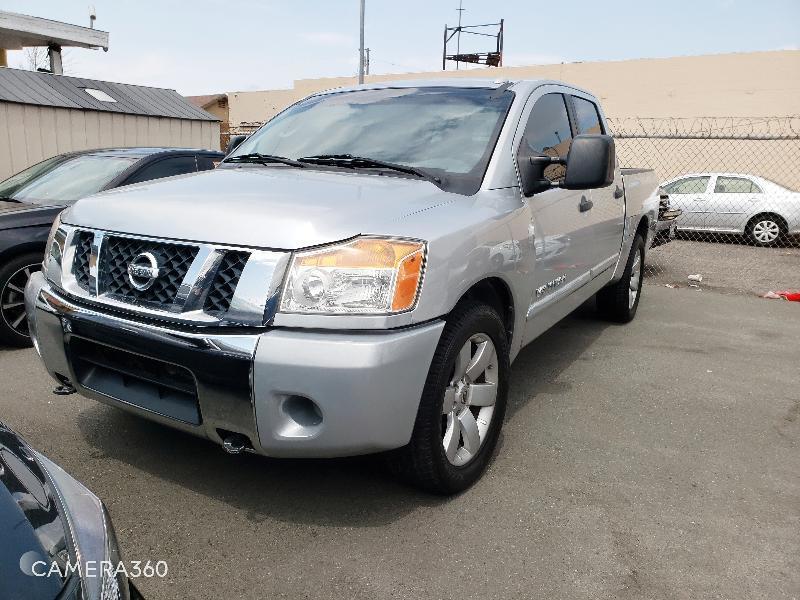 2008 Nissan Titan LE Crew Cab 2WD SWB