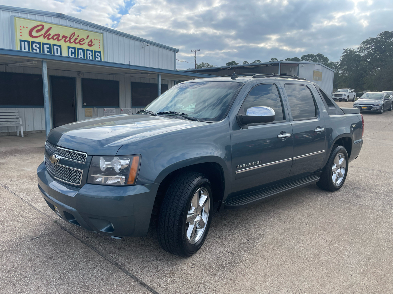 2011 Chevrolet Avalanche 2WD Crew Cab LTZ