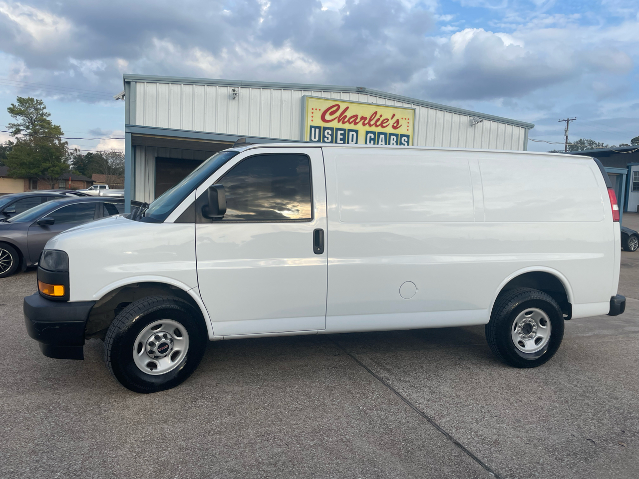 2020 Gmc Savana 2500 Cargo photo 2