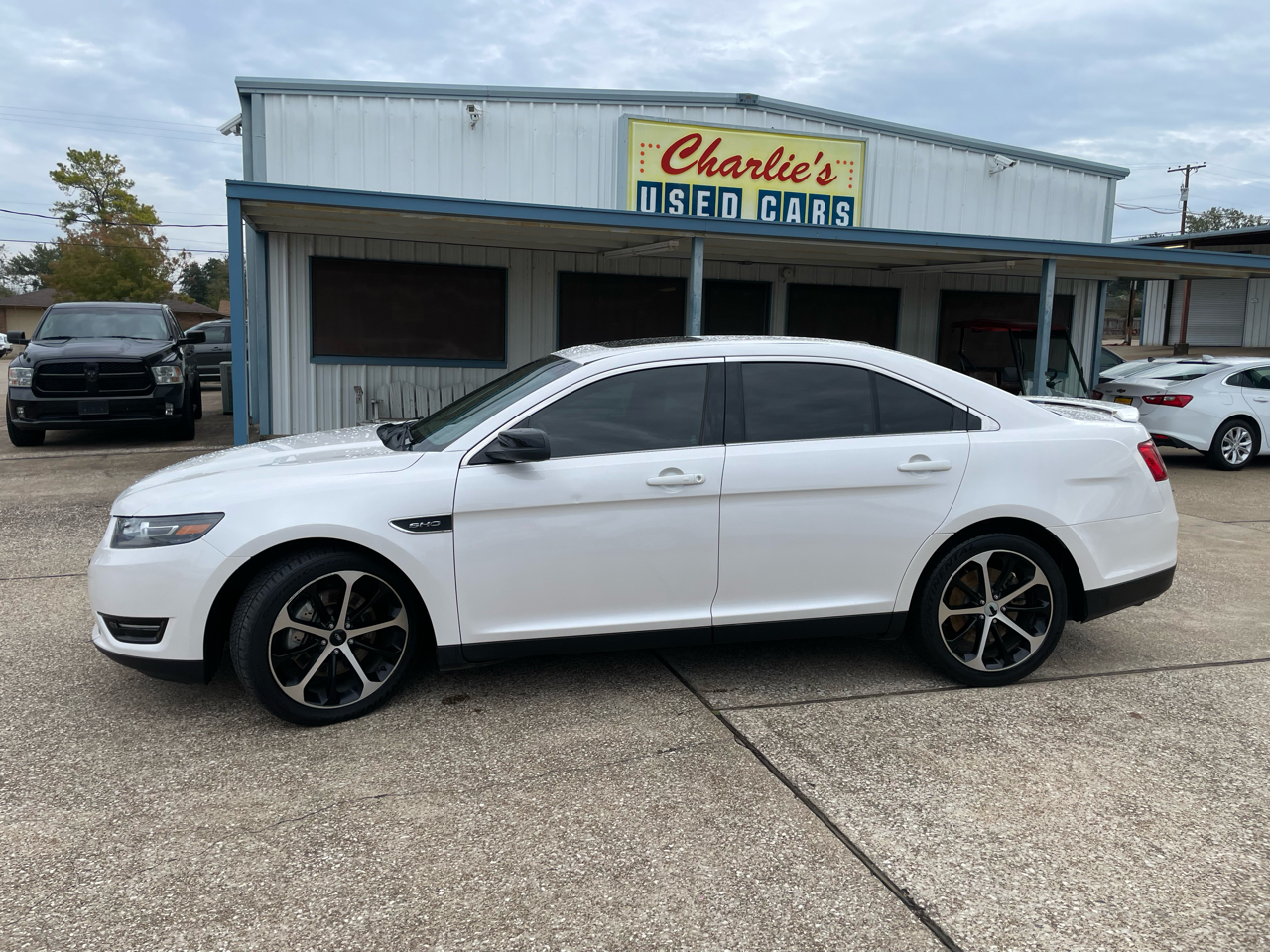 Ford Taurus 4dr Sdn SHO AWD 2015