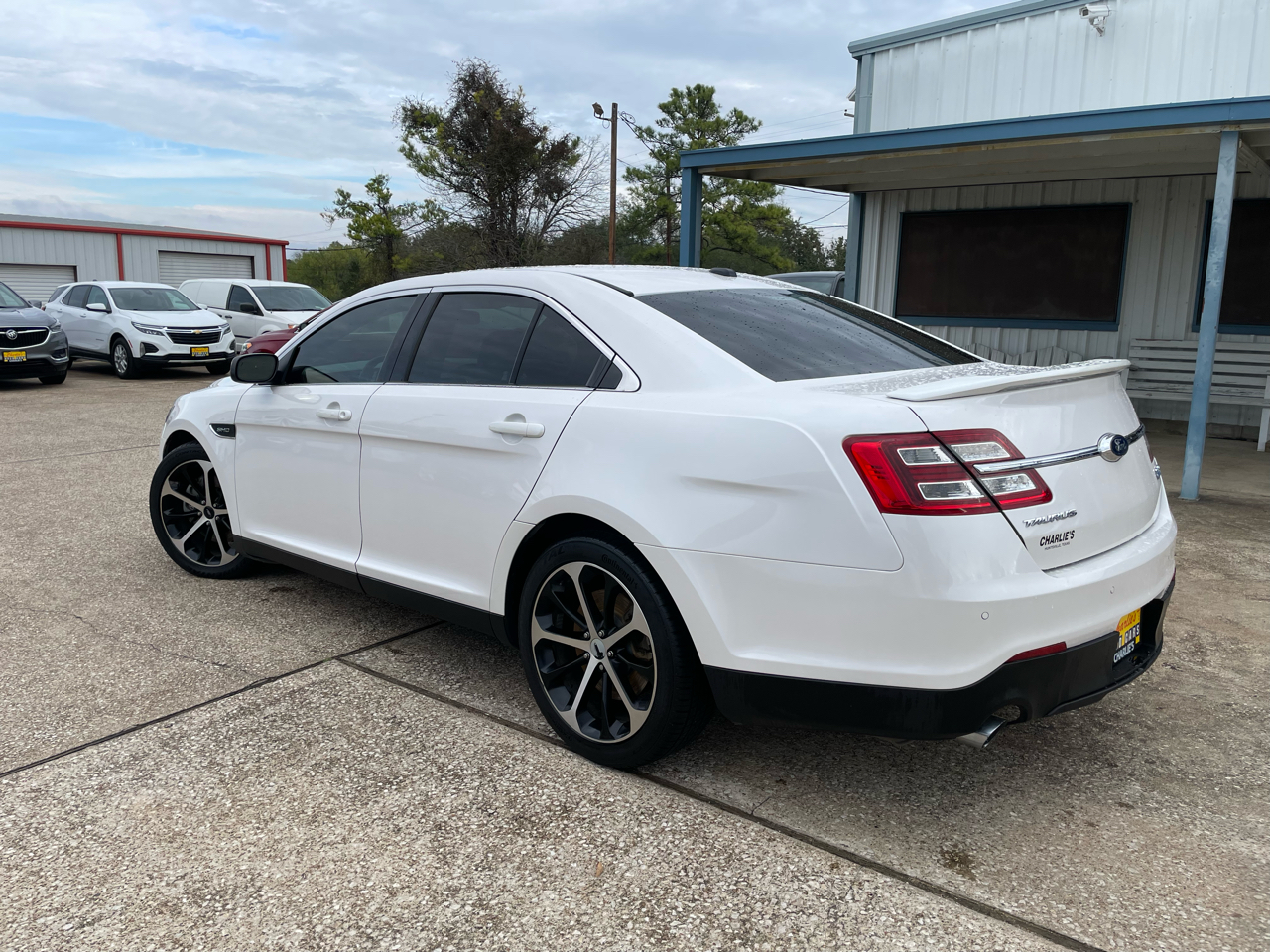 Ford Taurus 4dr Sdn SHO AWD 2015