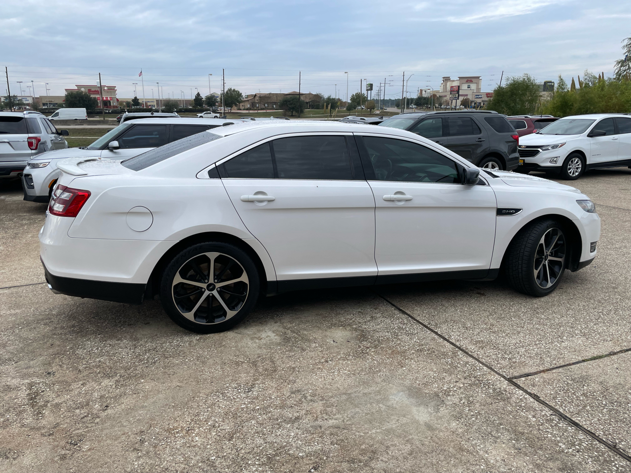 Ford Taurus 4dr Sdn SHO AWD 2015