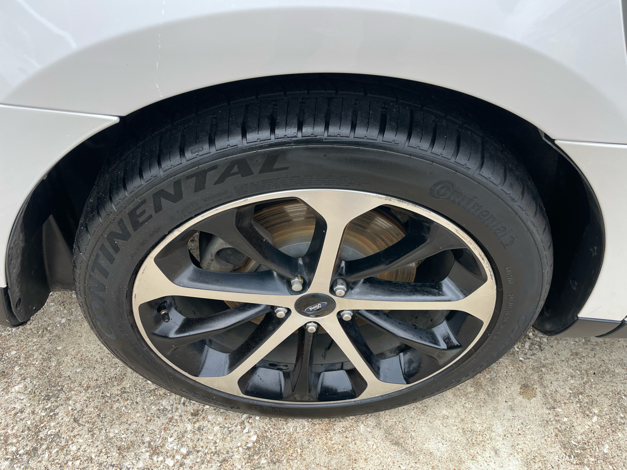 Ford Taurus 4dr Sdn SHO AWD 2015