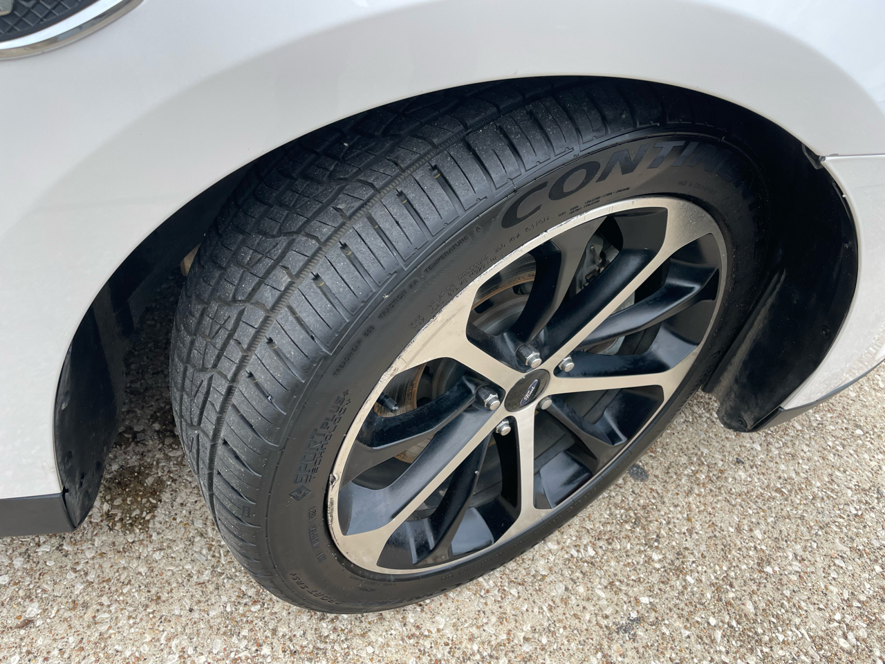 Ford Taurus 4dr Sdn SHO AWD 2015