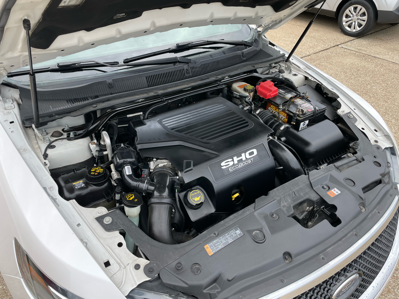 Ford Taurus 4dr Sdn SHO AWD 2015