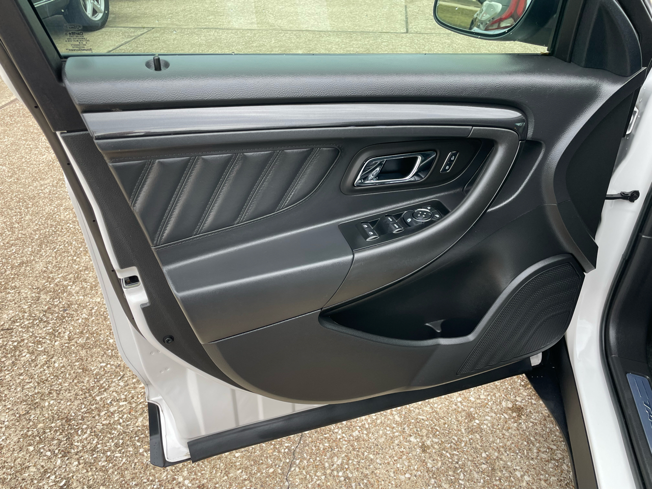 Ford Taurus 4dr Sdn SHO AWD 2015