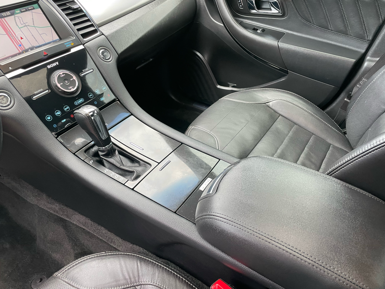 Ford Taurus 4dr Sdn SHO AWD 2015