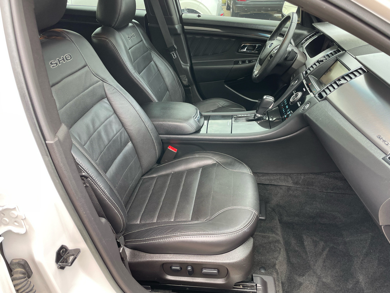 Ford Taurus 4dr Sdn SHO AWD 2015