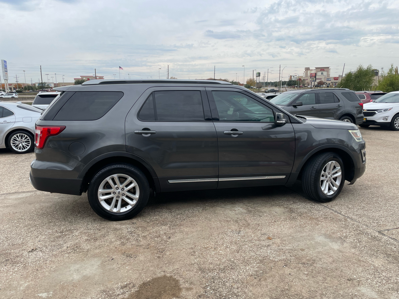 Ford Explorer FWD 4dr XLT 2016