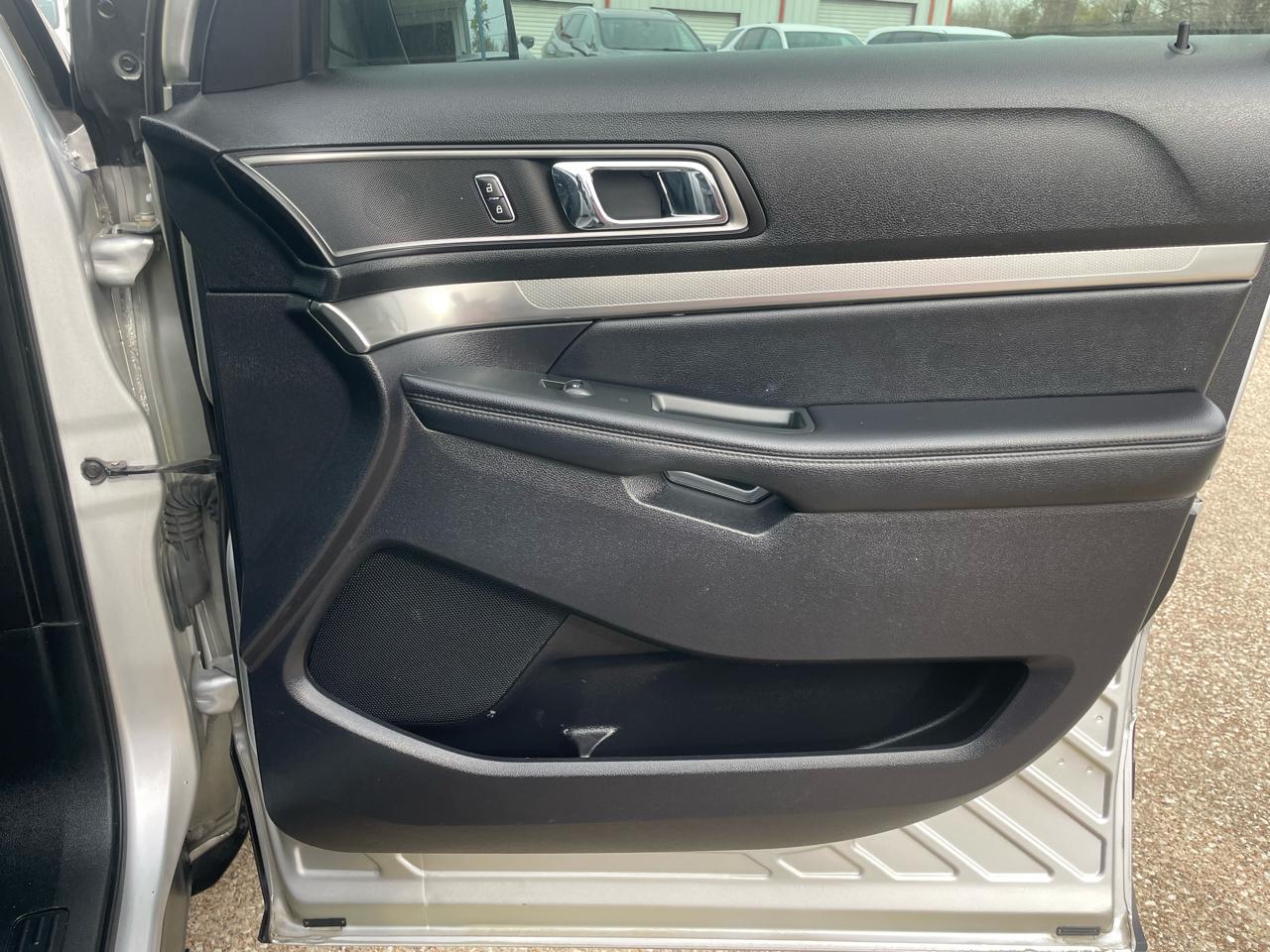 Ford Explorer XLT FWD 2019