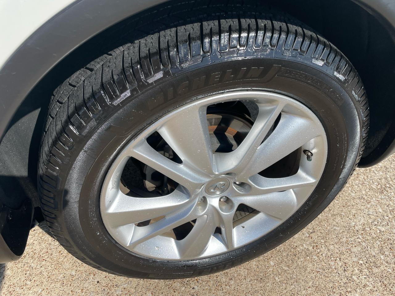 Infiniti QX70 RWD 4dr 2015