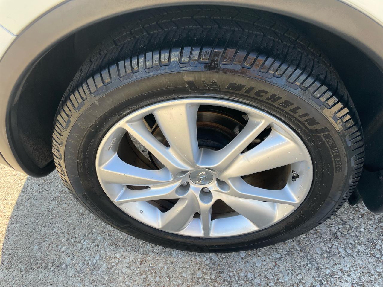 Infiniti QX70 RWD 4dr 2015