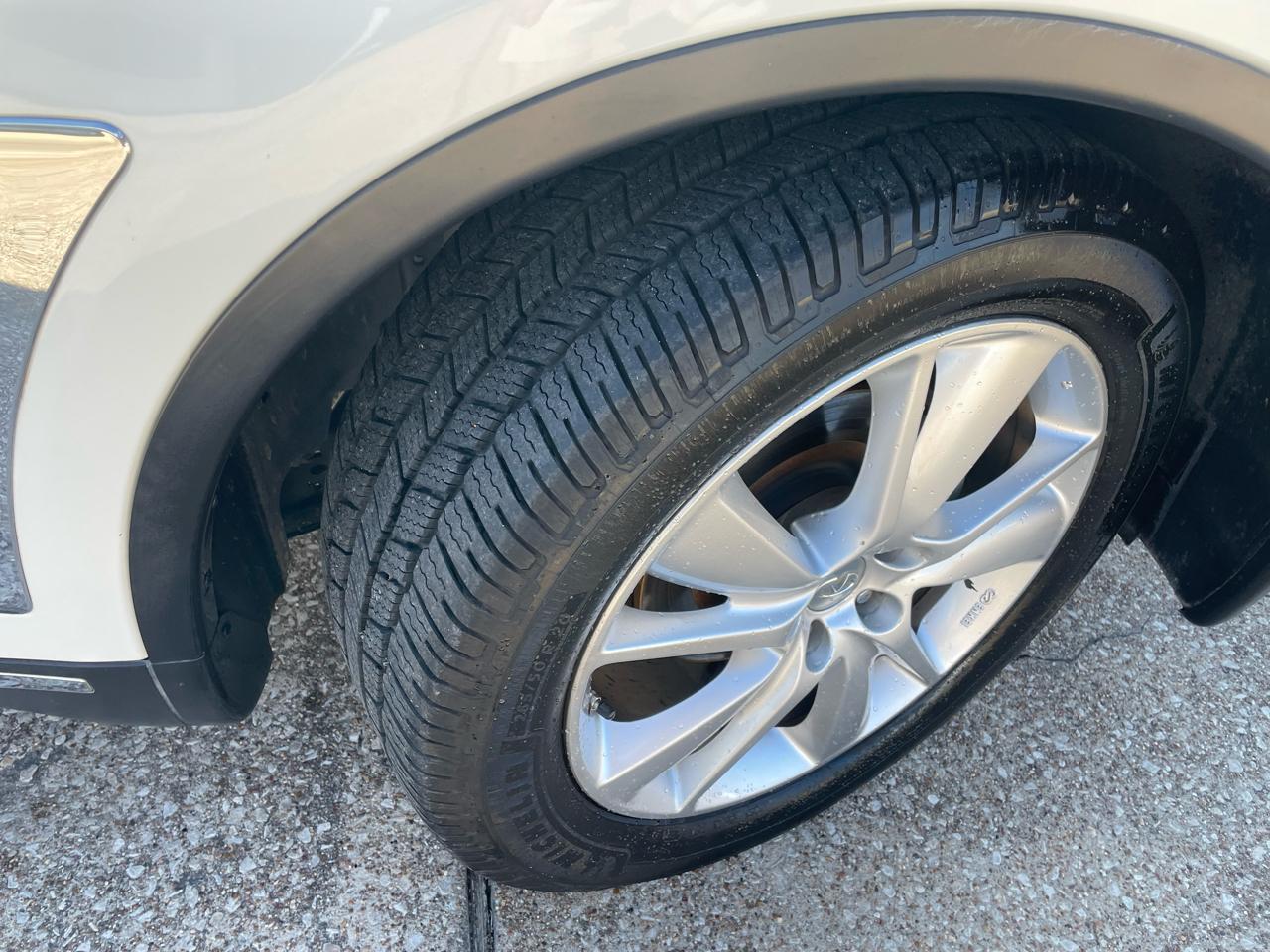 Infiniti QX70 RWD 4dr 2015