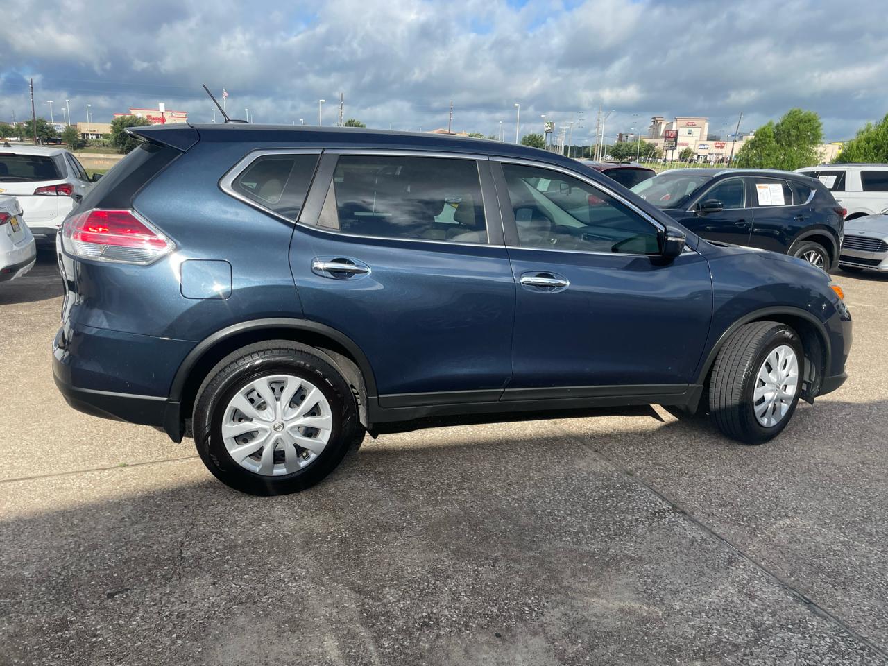 Nissan Rogue FWD 4dr S 2015
