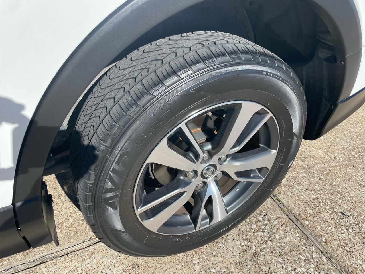 Toyota RAV4 Adventure FWD (Natl) 2018