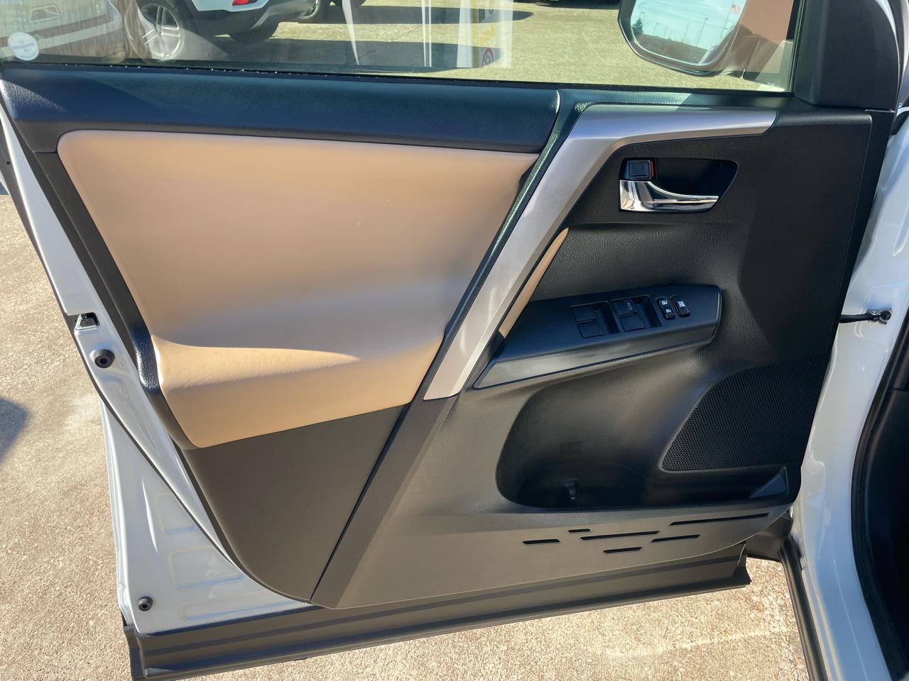 Toyota RAV4 Adventure FWD (Natl) 2018