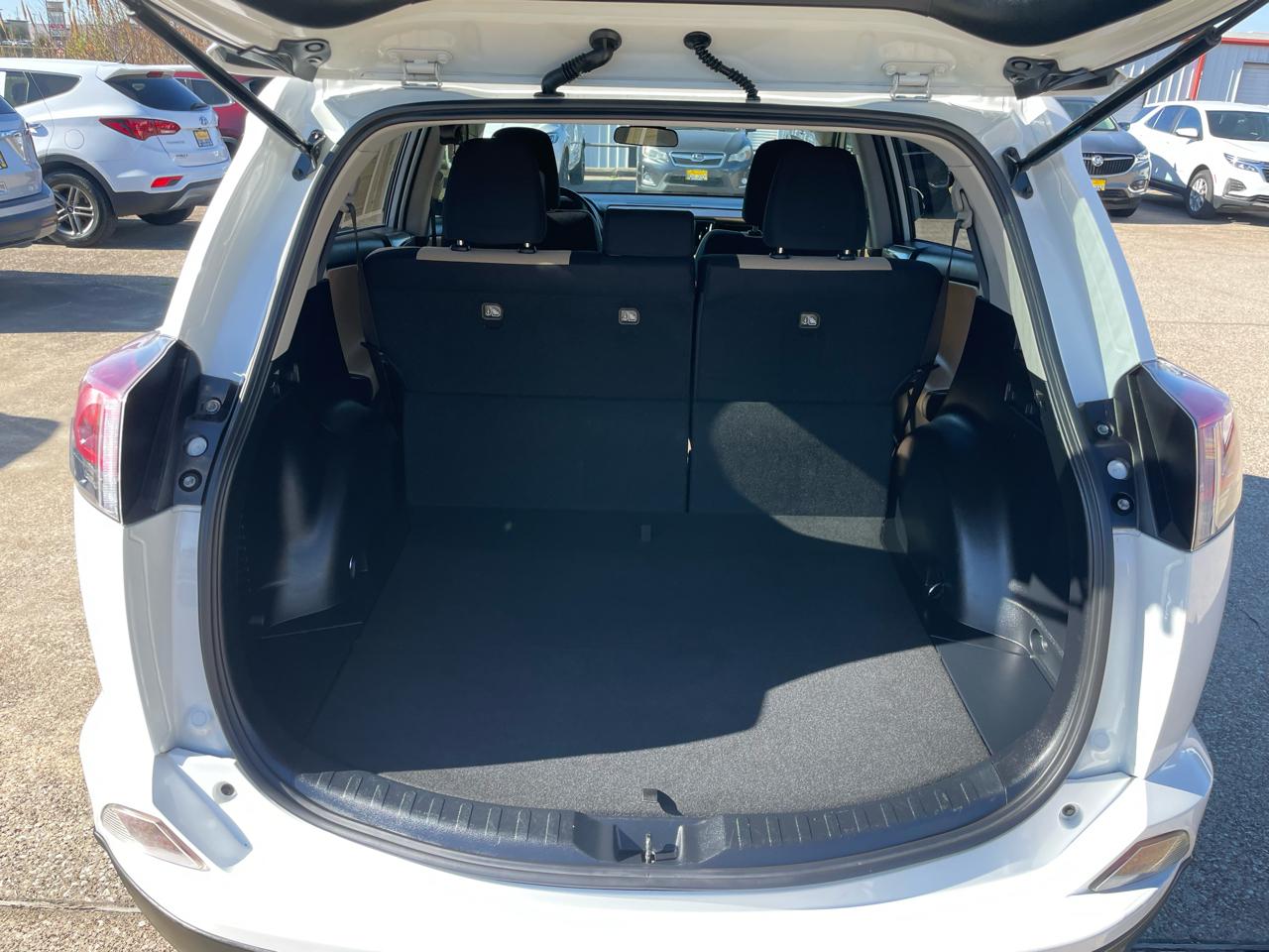 Toyota RAV4 Adventure FWD (Natl) 2018