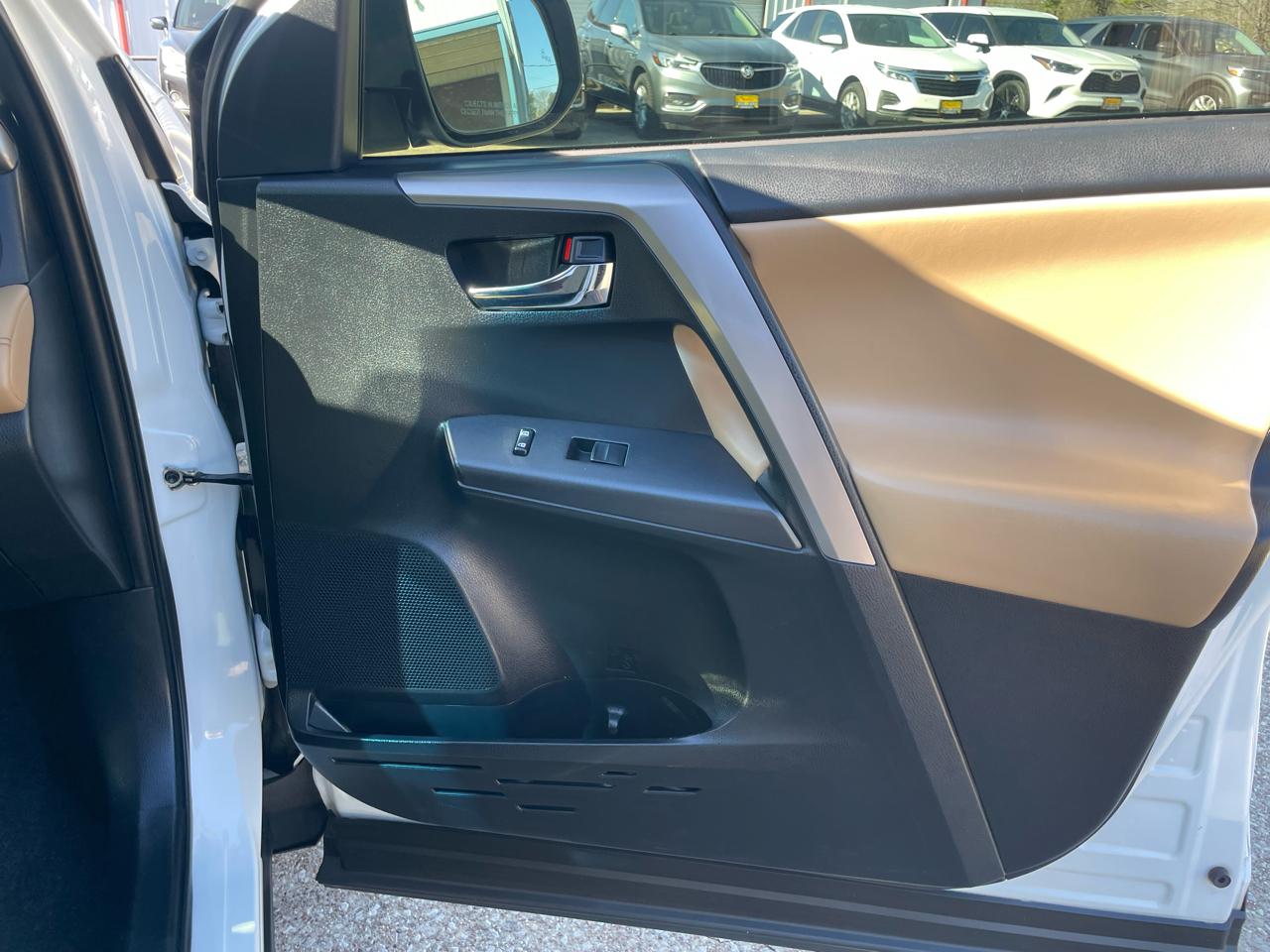 Toyota RAV4 Adventure FWD (Natl) 2018