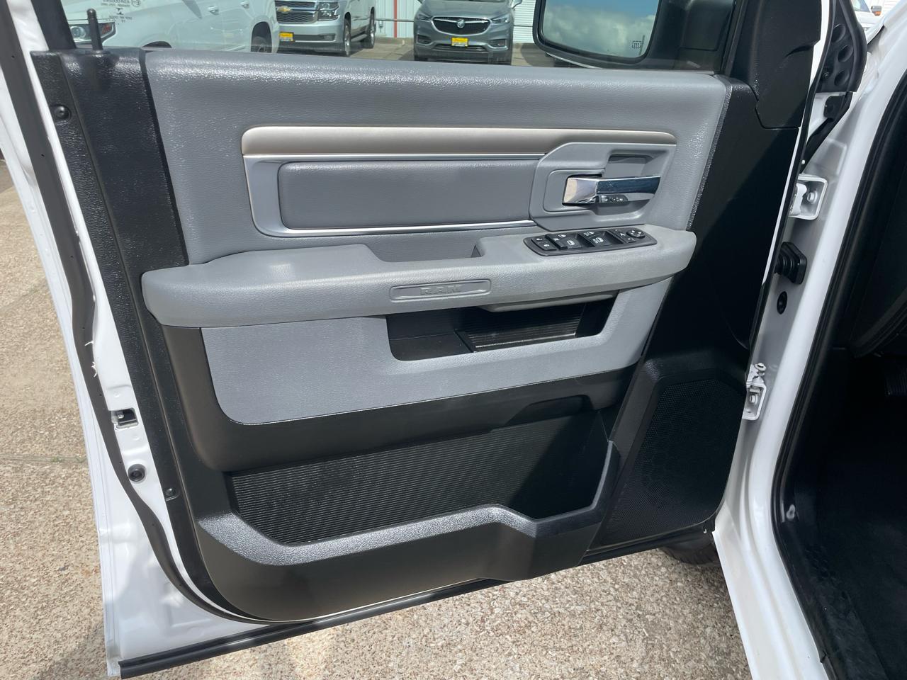 RAM 1500 Classic Lone Star 4x2 Crew Cab 6'4" Box 2019