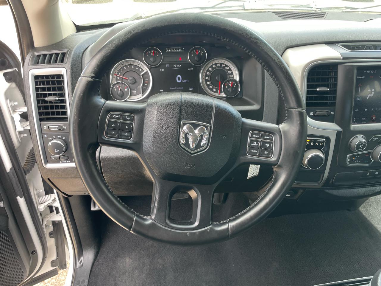 RAM 1500 Classic Lone Star 4x2 Crew Cab 6'4" Box 2019