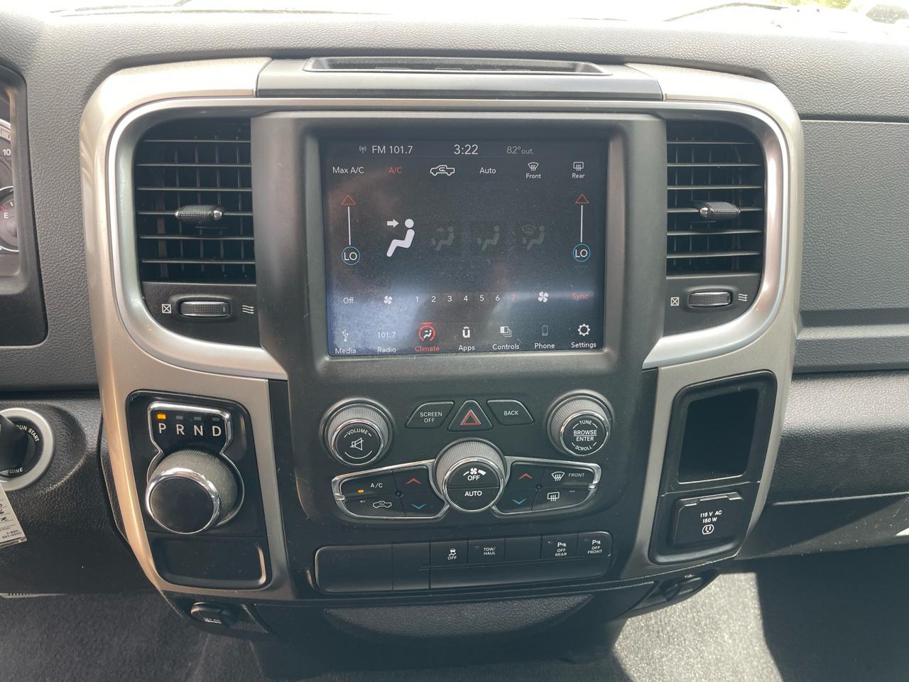 RAM 1500 Classic Lone Star 4x2 Crew Cab 6'4" Box 2019