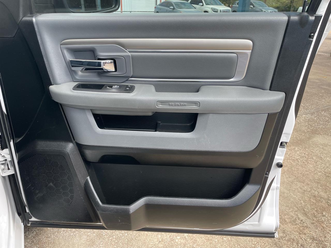 RAM 1500 Classic Lone Star 4x2 Crew Cab 6'4" Box 2019