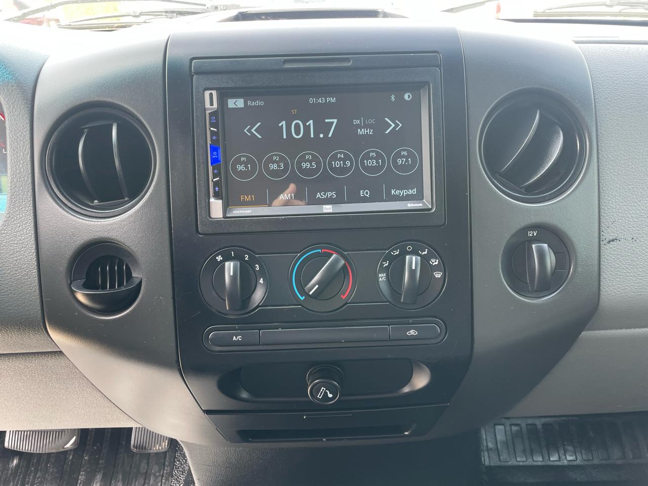 Ford F-150 Reg Cab 126" XLT 2006