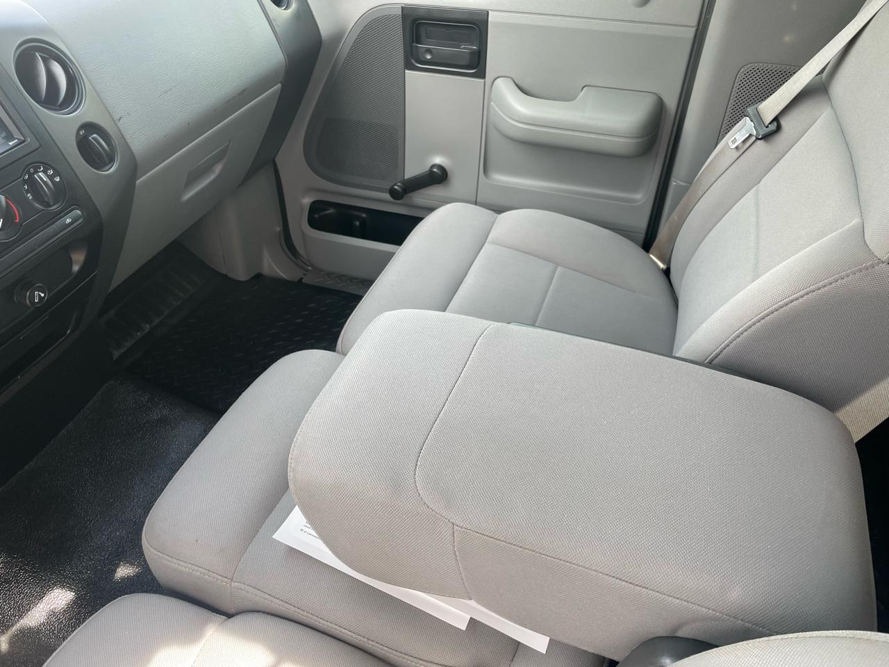 Ford F-150 Reg Cab 126" XLT 2006