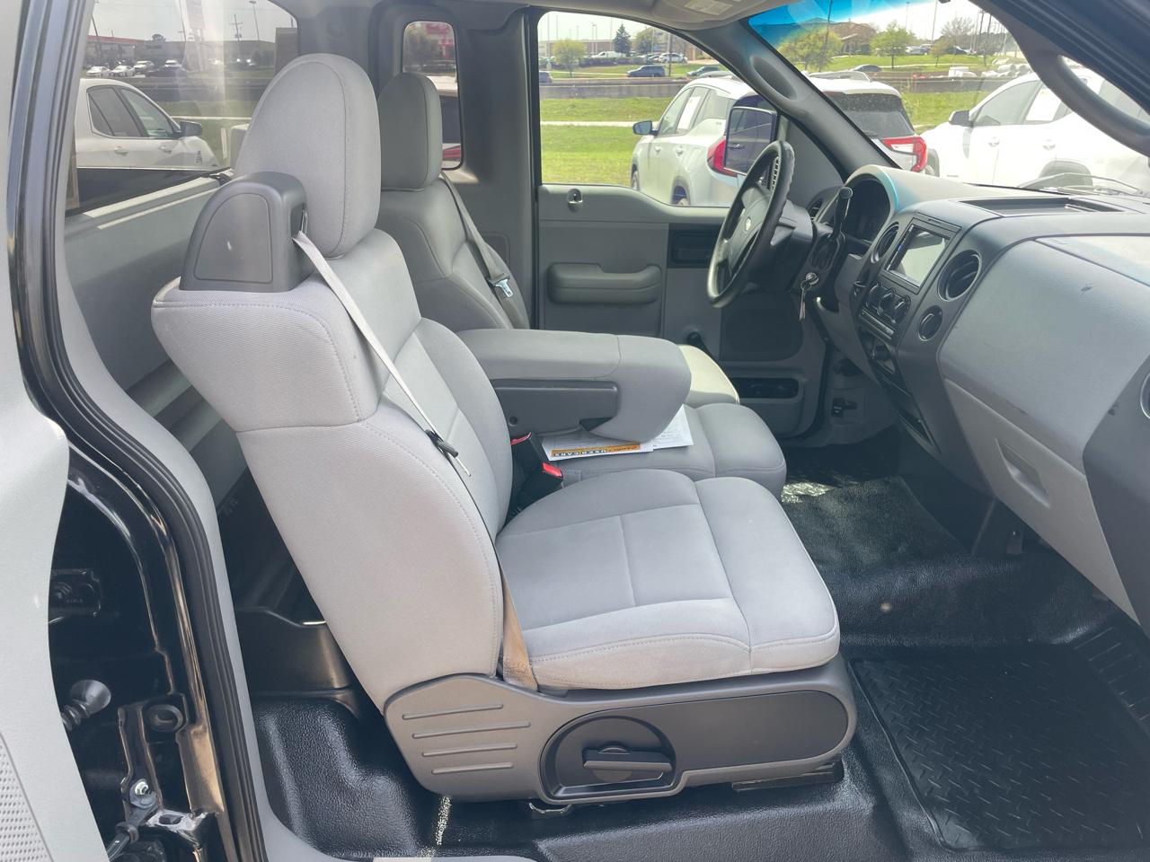 Ford F-150 Reg Cab 126" XLT 2006