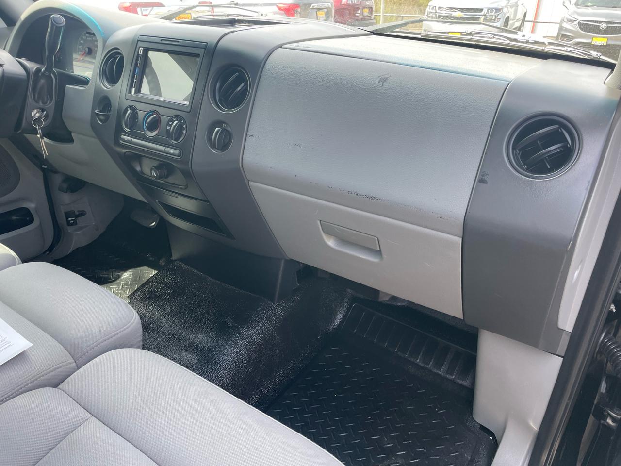 Ford F-150 Reg Cab 126" XLT 2006