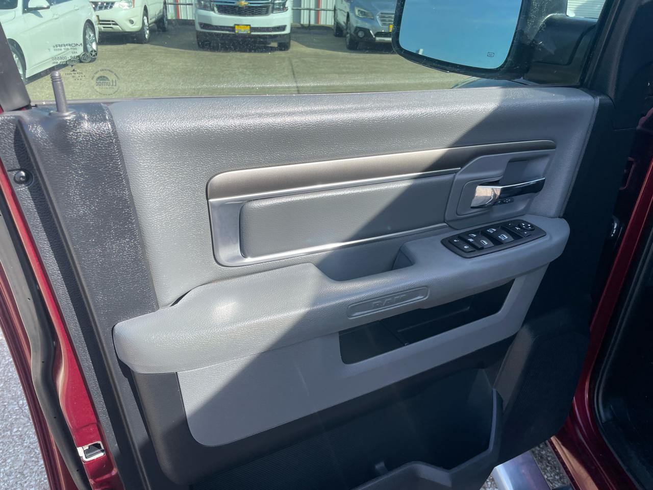 RAM 1500 Lone Star 4x4 Crew Cab 5'7" Box 2017