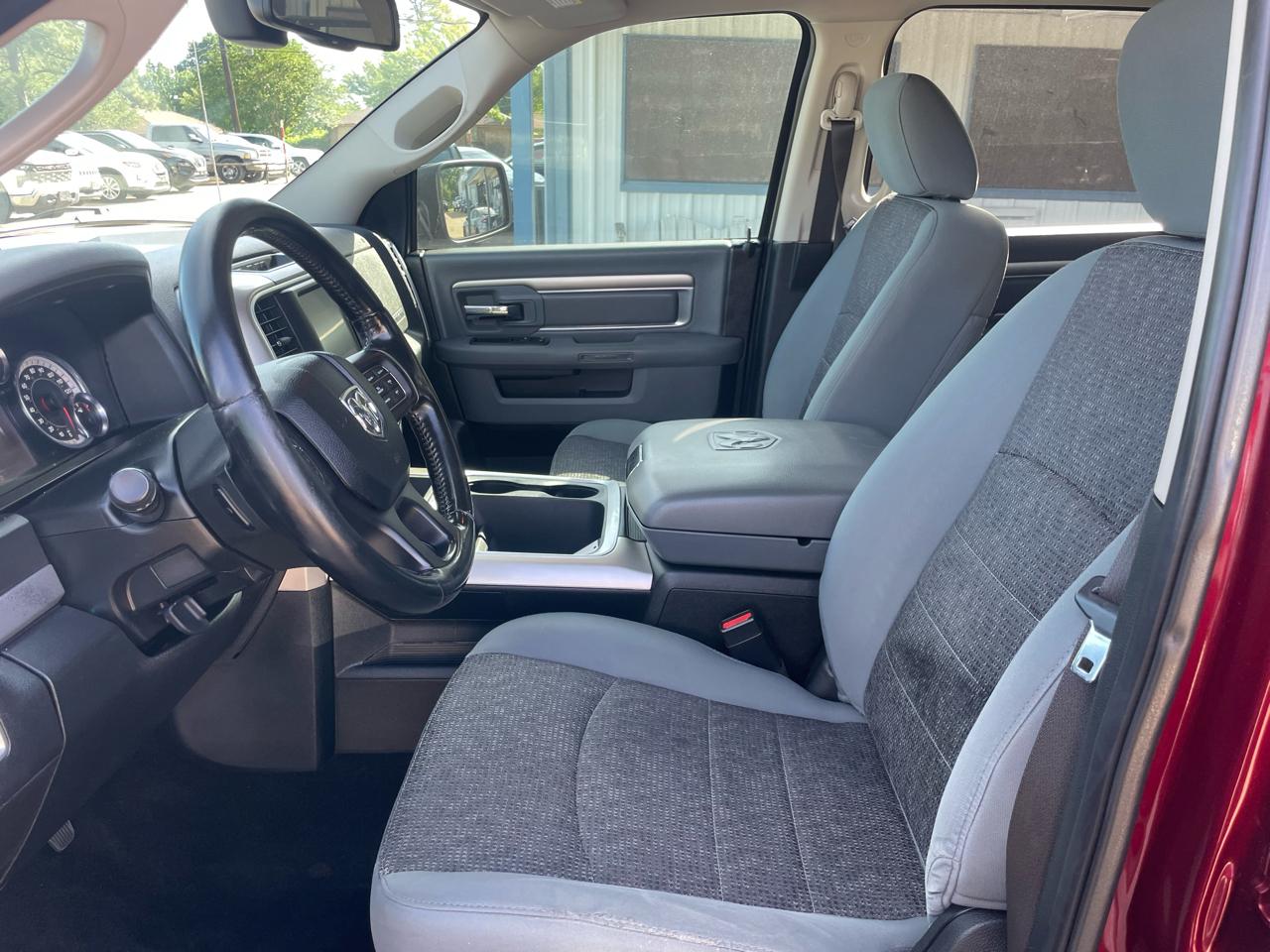 RAM 1500 Lone Star 4x4 Crew Cab 5'7" Box 2017