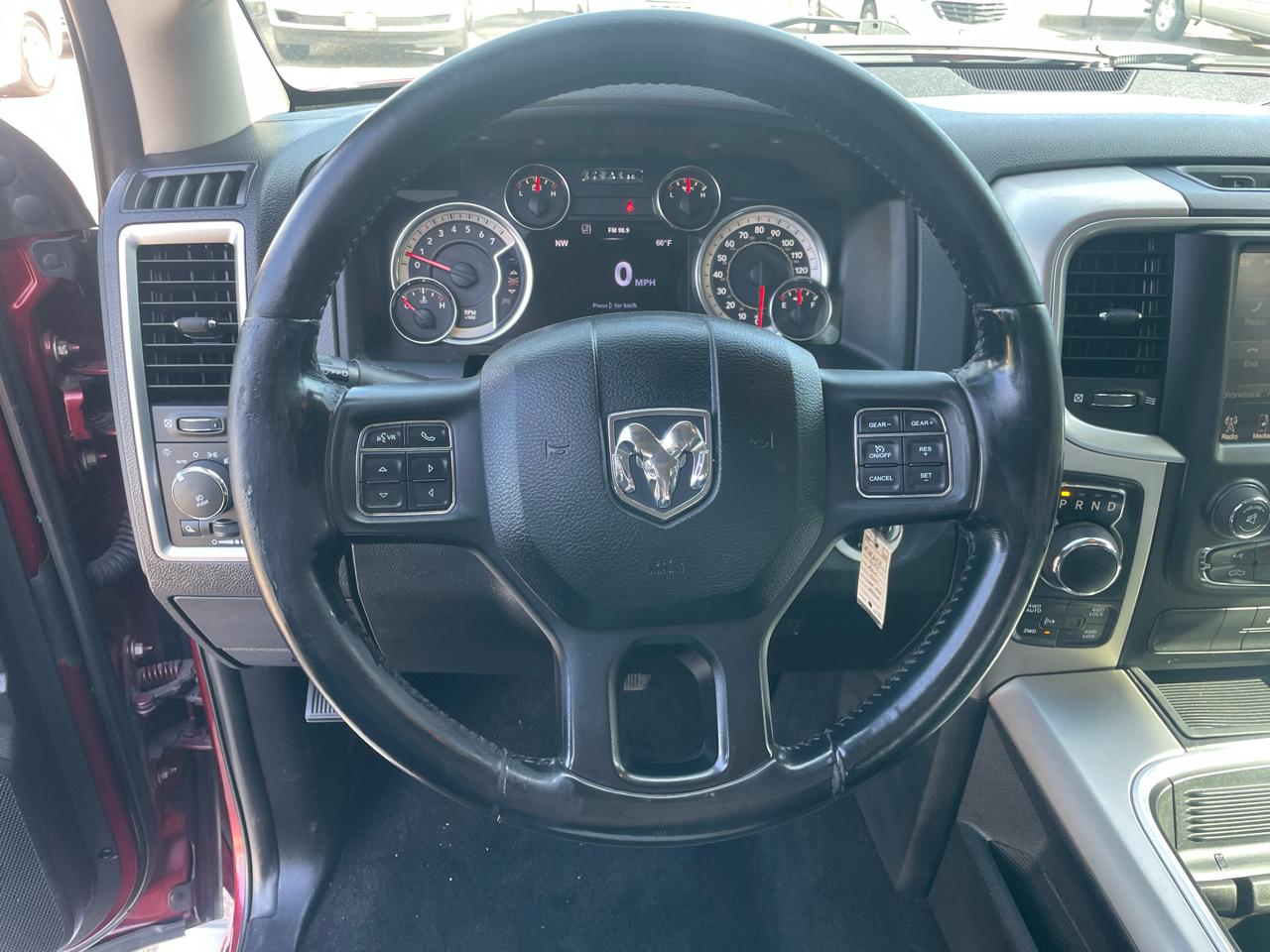 RAM 1500 Lone Star 4x4 Crew Cab 5'7" Box 2017