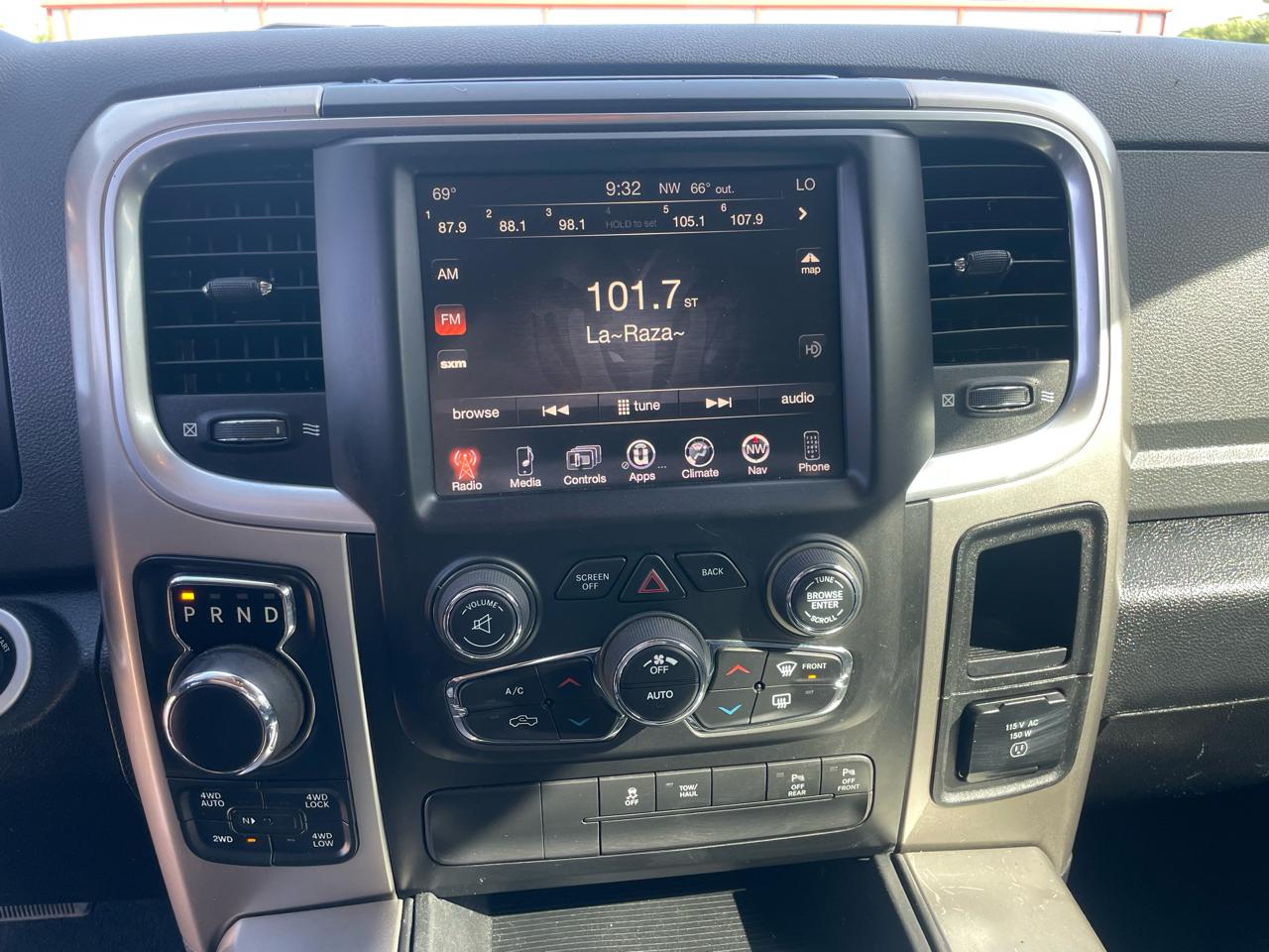 RAM 1500 Lone Star 4x4 Crew Cab 5'7" Box 2017