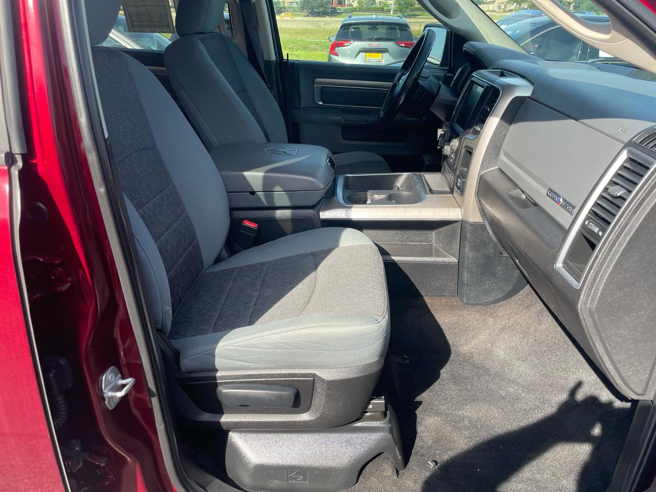 RAM 1500 Lone Star 4x4 Crew Cab 5'7" Box 2017