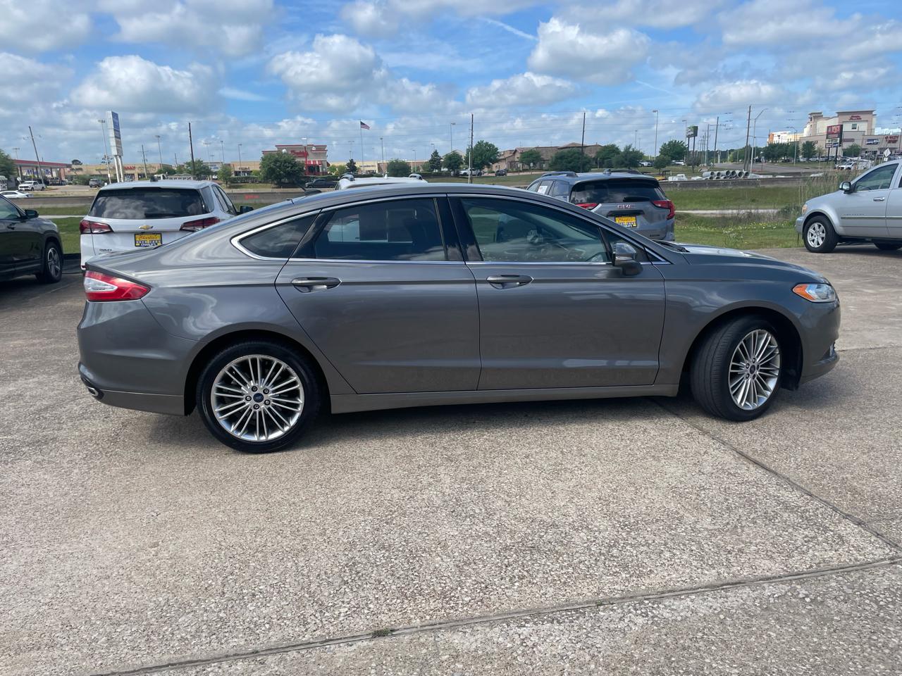 Ford Fusion 4dr Sdn SE FWD 2014