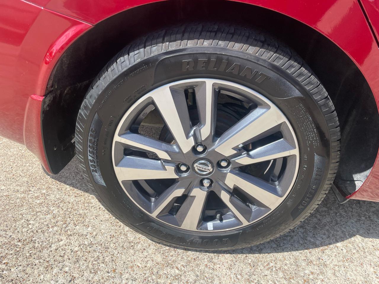 Nissan Versa SV CVT 2020