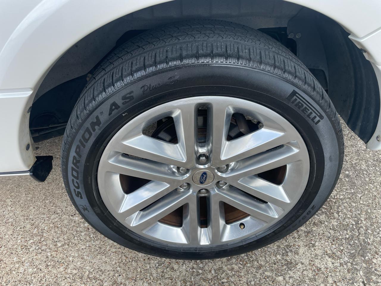 Ford Expedition EL 2WD 4dr Platinum 2016