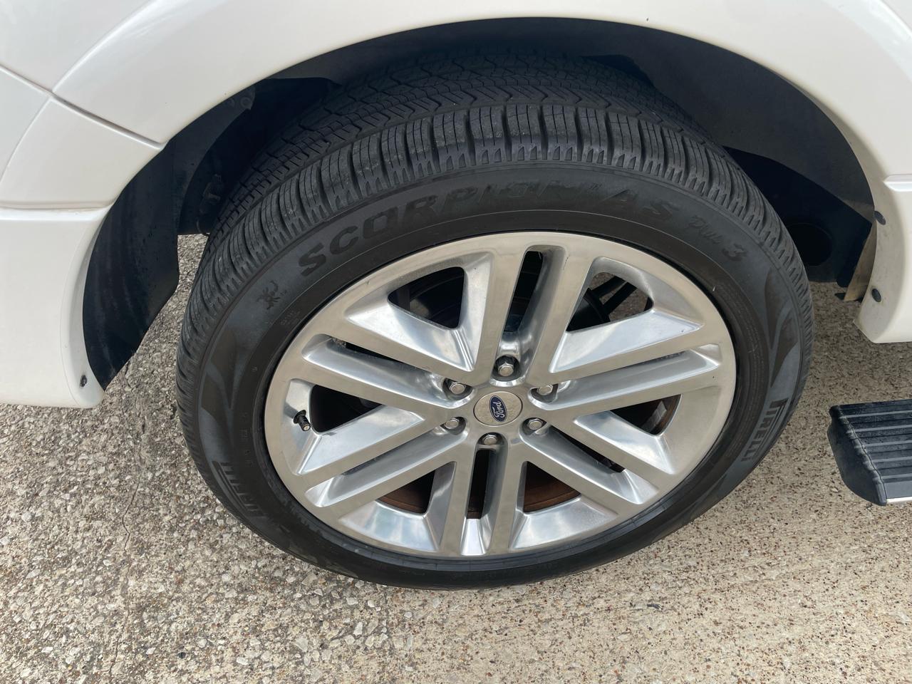 Ford Expedition EL 2WD 4dr Platinum 2016