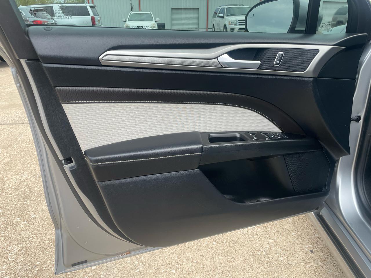 Ford Fusion SE FWD 2020