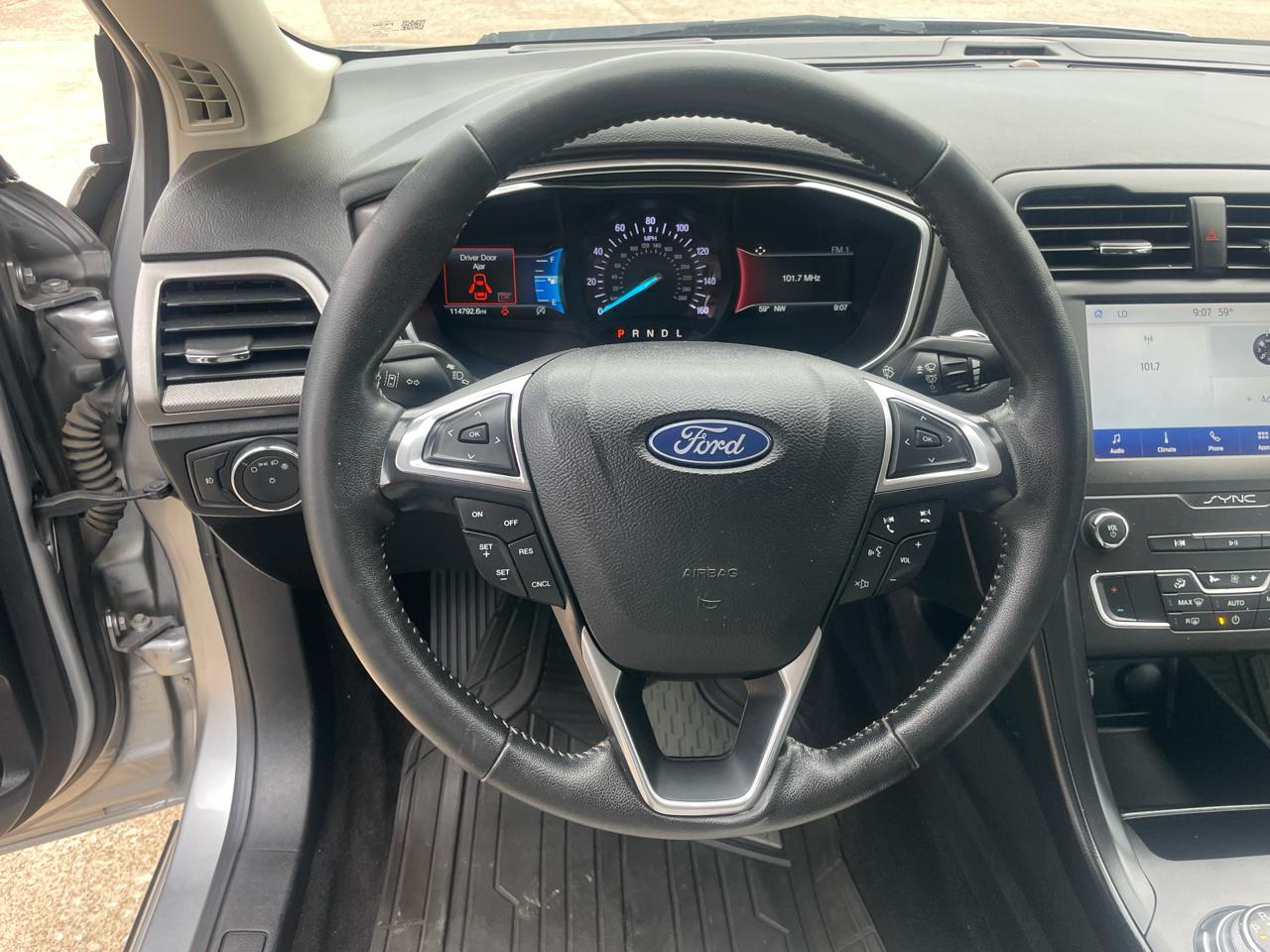 Ford Fusion SE FWD 2020