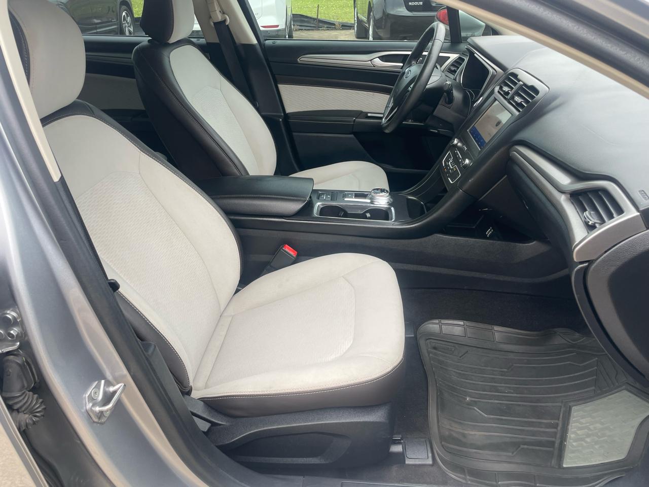 Ford Fusion SE FWD 2020