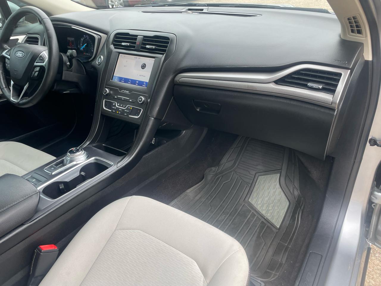 Ford Fusion SE FWD 2020