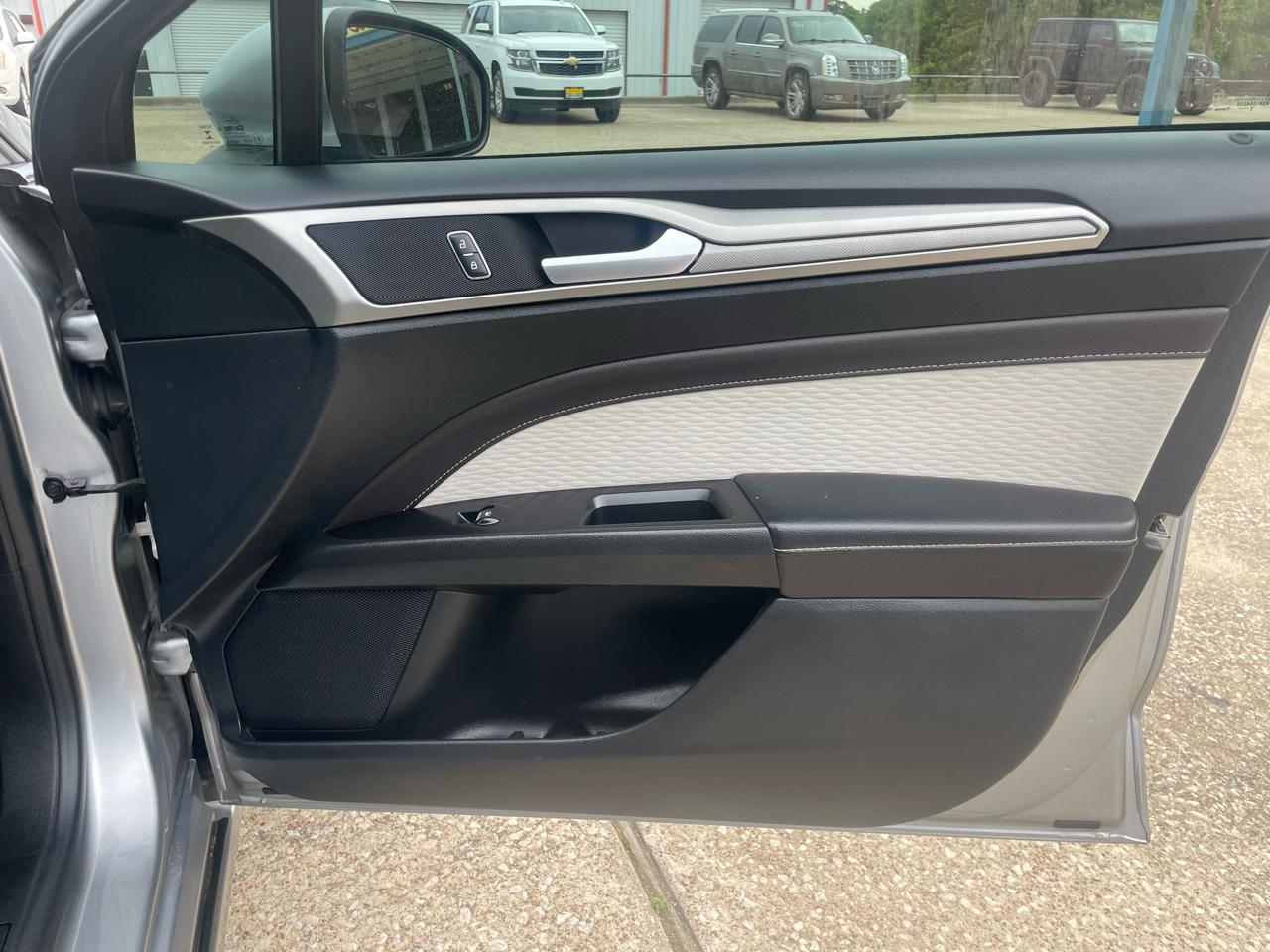 Ford Fusion SE FWD 2020