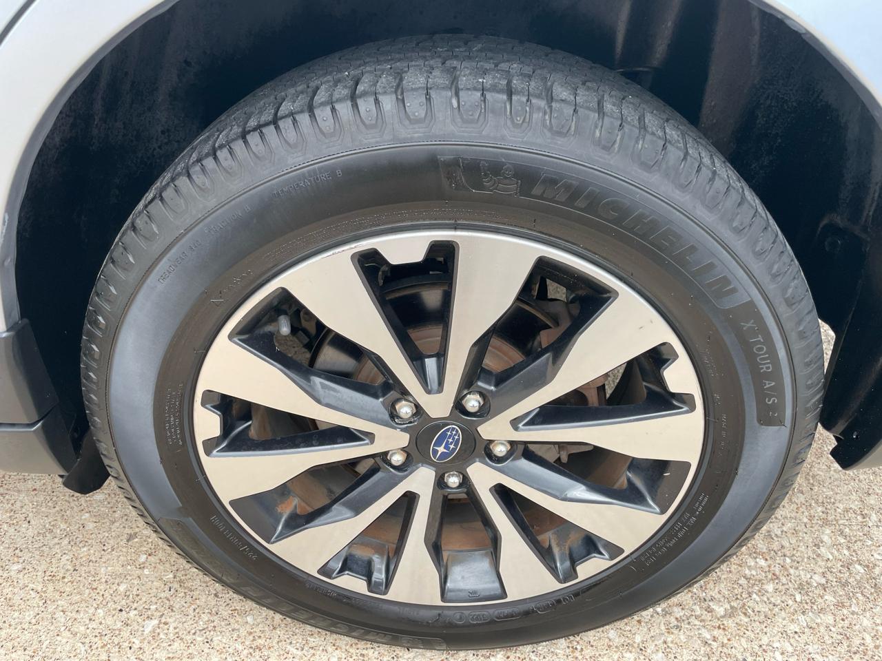 Subaru Outback 4dr Wgn 2.5i Limited 2015