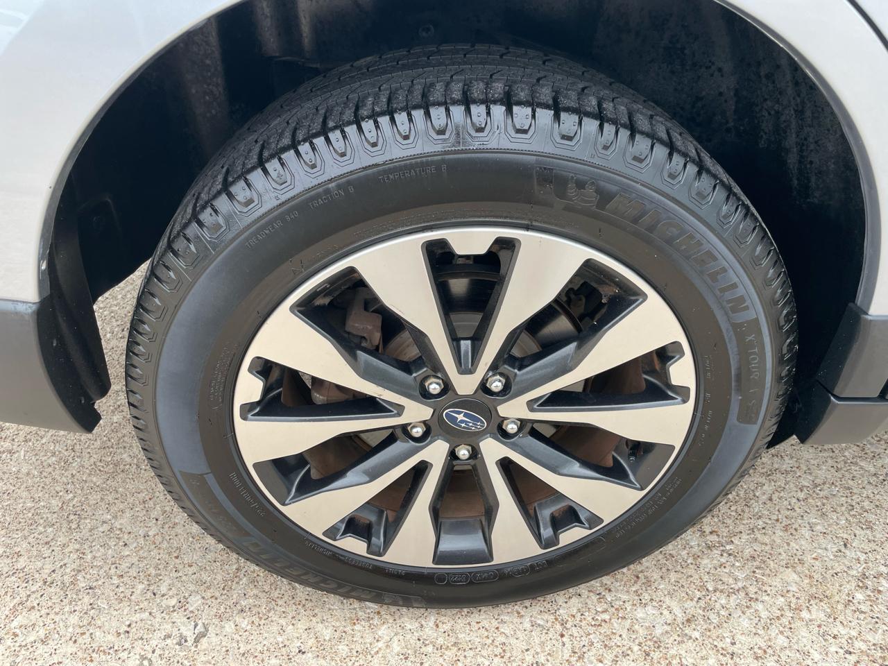 Subaru Outback 4dr Wgn 2.5i Limited 2015