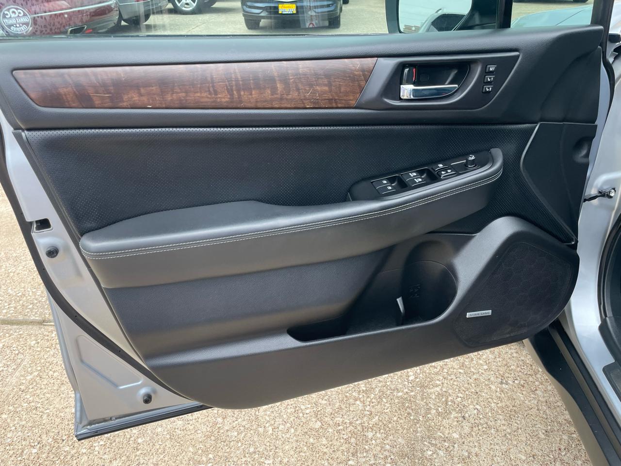 Subaru Outback 4dr Wgn 2.5i Limited 2015